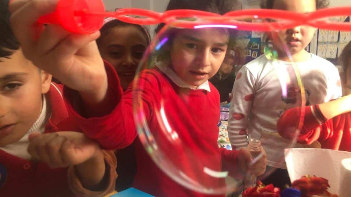 Tertemiz Yarınlar Okullarda Başlar Projesi Doğrultusunda 1/A sınıfı Oyunla Köpük Yapıyorum